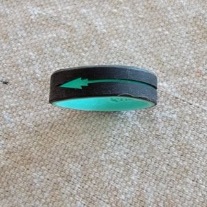 QALO STRATA Arrow Black and Aqua Silicone ring - size 6